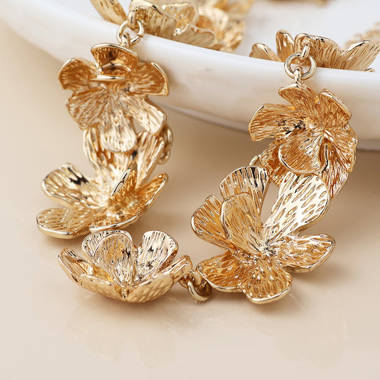 Faux Gold Textured Bloom Collar Necklace