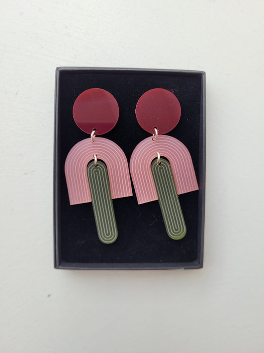 Arc Etched Burgundy/Green Drop Earrings