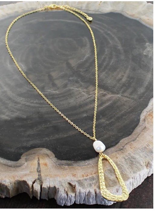 Hammered Oval Pendant Necklace with Pearl - Gold Plated